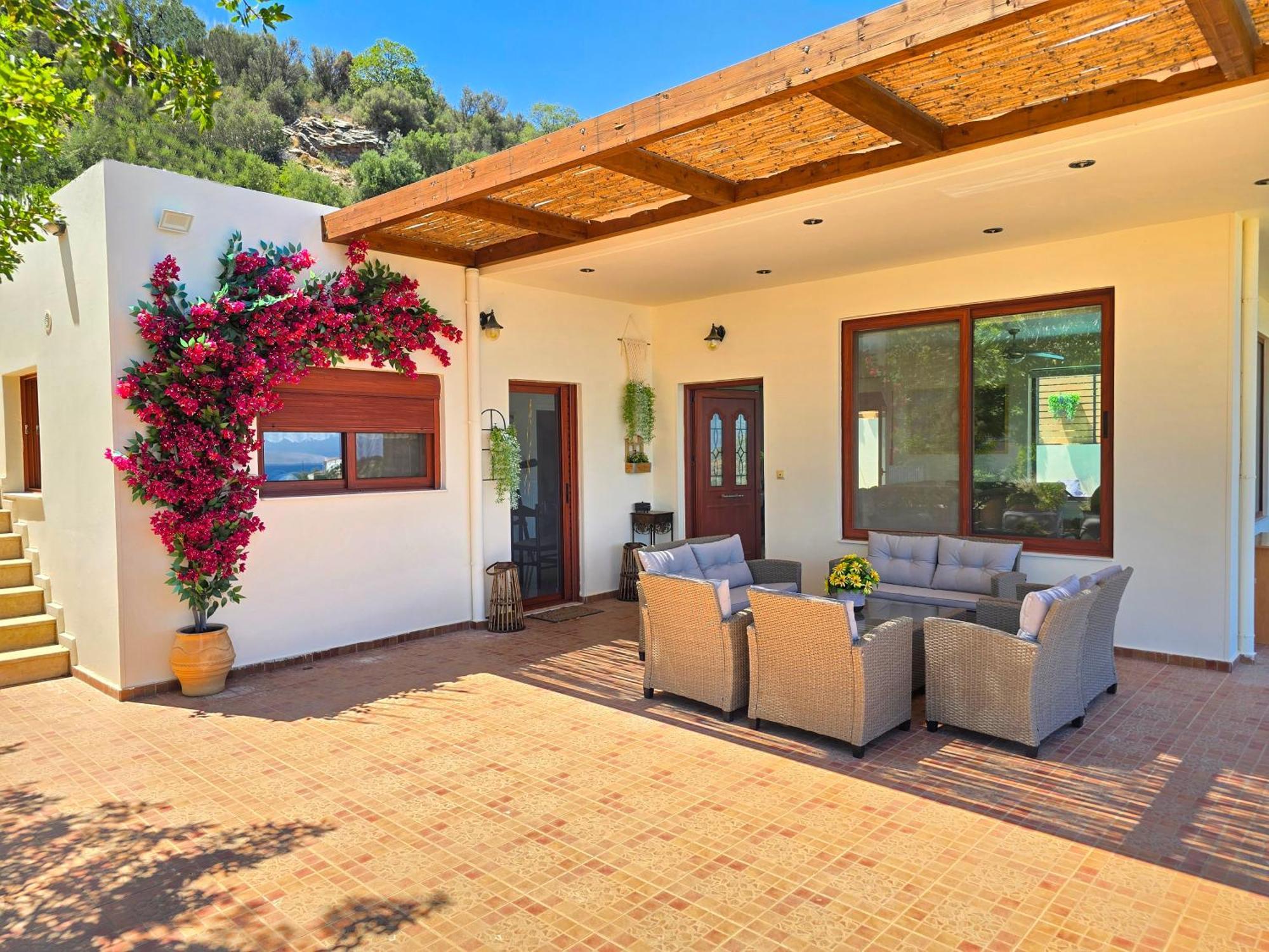 Villa Balcony, Cozy Villa With Amazing View Rodhiá Екстериор снимка